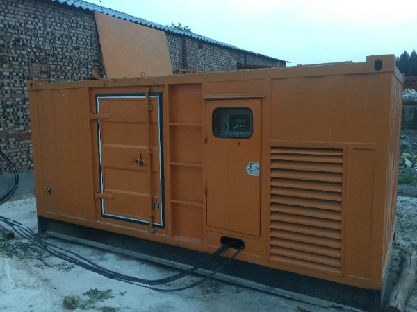 防城港发电机组长期使用中，电缆线的敷设路径有哪些要求？