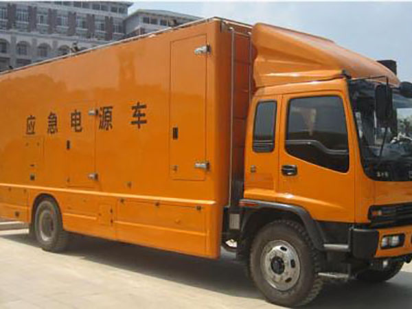 防城港冬季柴油发电机启动前，如何检查燃油系统中的积水？